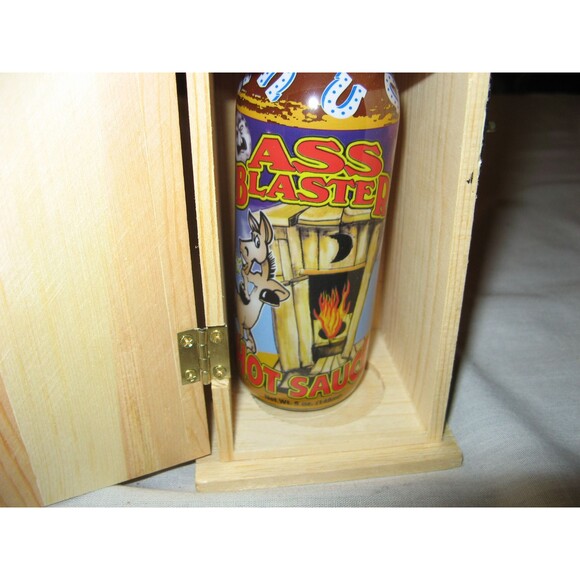Ass Blaster Hot Sauce 5 oz Bottle Extremely Hot With Wooden Outhouse NEW - Picture 6 of 6